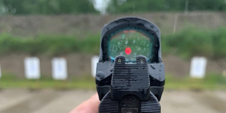 Holographic Sight vs. Rifle Scope